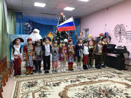 Марафон новогодних утренников продолжается... Марафон новогодних утренников продолжается.