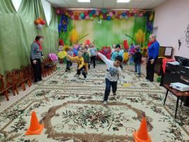 Герои в красных галстуках Герои в красных галстуках.